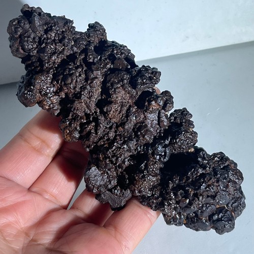 Pietra grezza diamantata nera