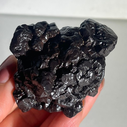 Pietra grezza diamante nero